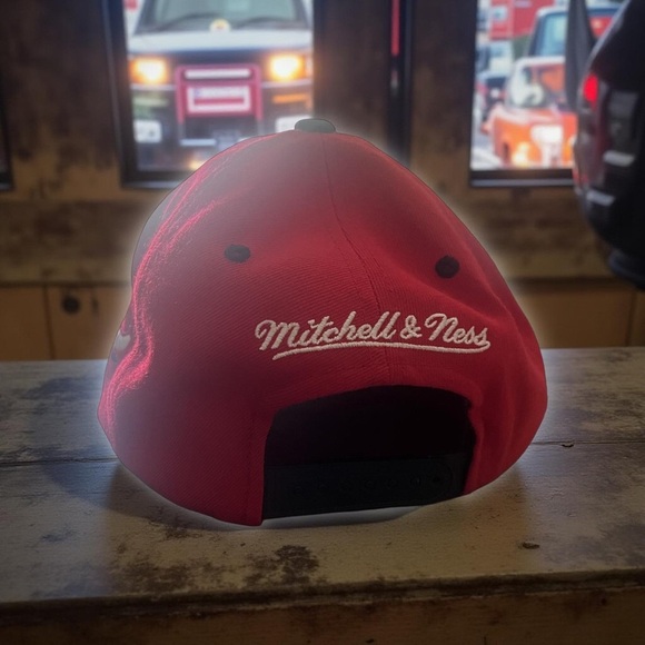 NEW Mitchell & Ness Chicago Bulls Snapback Hat Red Black | Hardwood Classics NBA - Picture 5 of 9